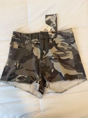 Camo Print Frayed Hem Women's Shorts - Gray/Olive